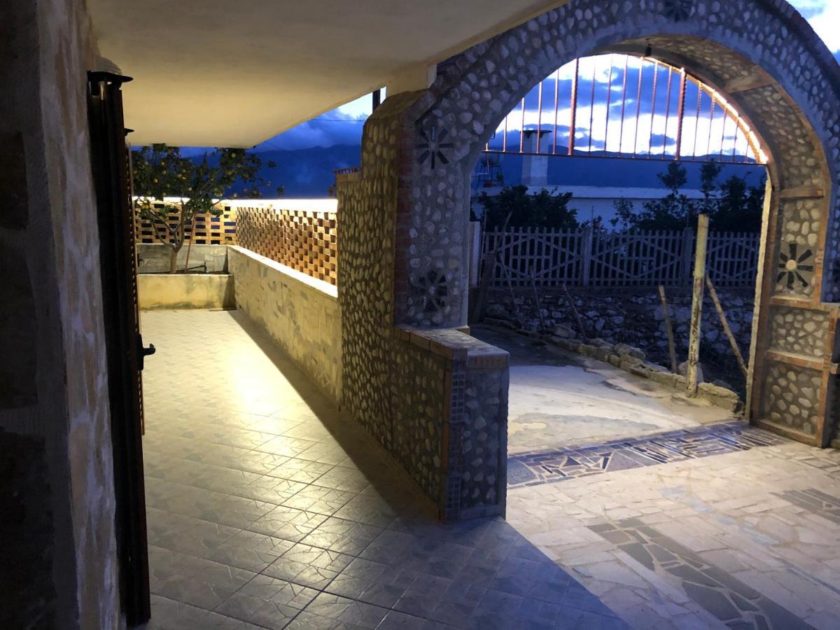 The Sunset Villa Leven Vlorë Exteriör bild